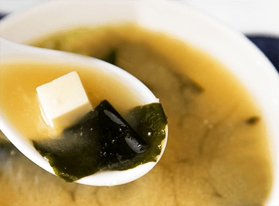 味噌豆腐海帶湯, 不僅喝的健康, 還可以喝掉脂肪 - 快來試試這款營養美味又簡單的味噌豆腐海帶湯料理吧!